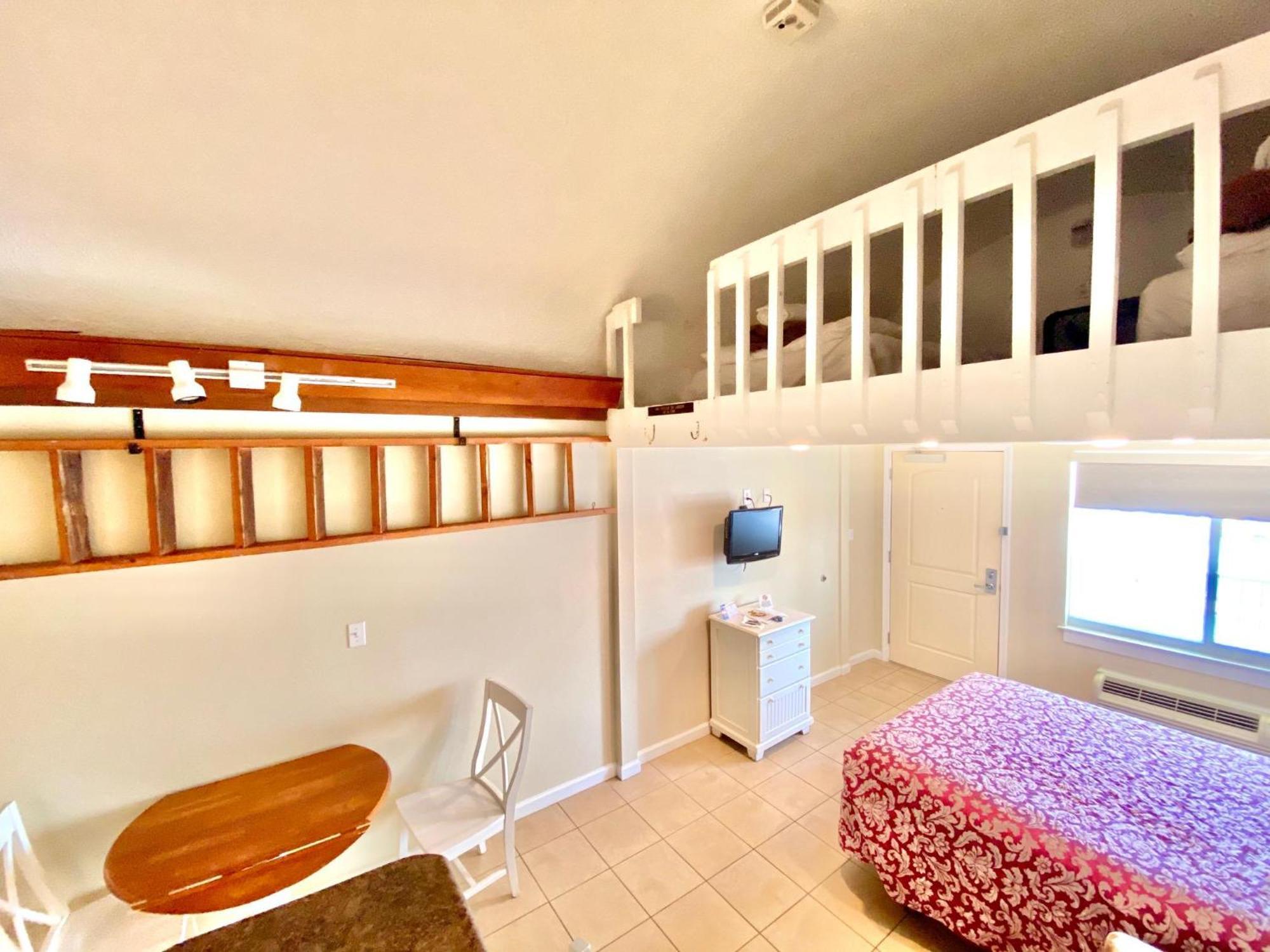 Casa Blanca Loft Apartment